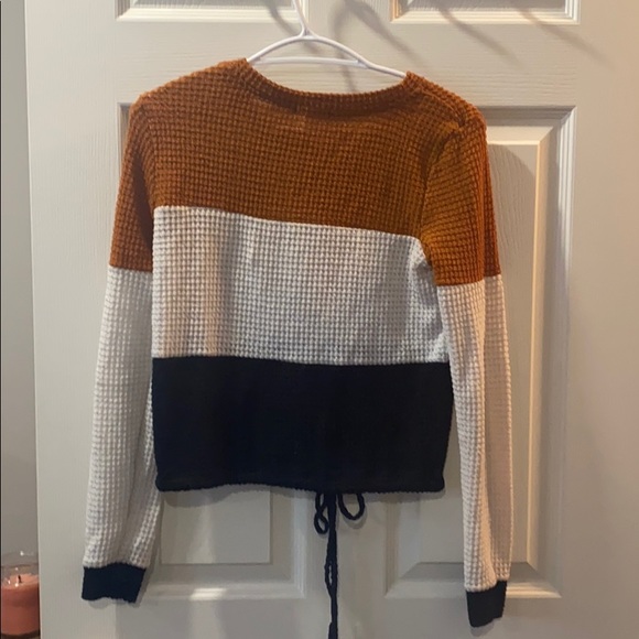 Long sleeve tie up - Picture 2 of 3